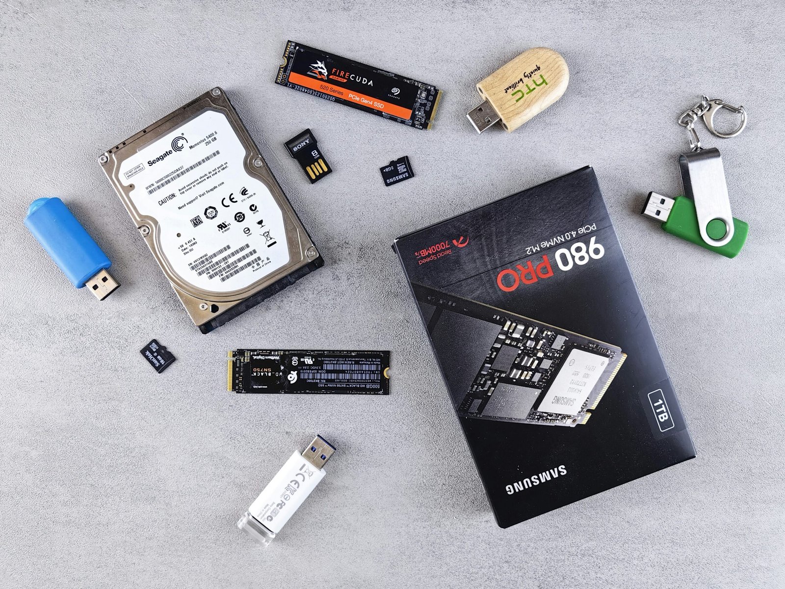 ELEKTROBAT - Baterías, accesorios informático y componentes electrónicos y servicios de mantenimiento de ups , inversores en todo Paraguay Accesorios Informáticos