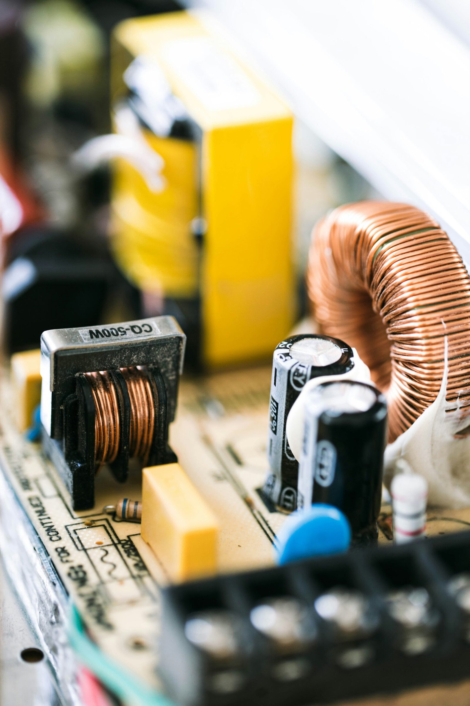 ELEKTROBAT - Baterías, accesorios informático y componentes electrónicos y servicios de mantenimiento de ups , inversores en todo Paraguay Servicio Técnico Reparación